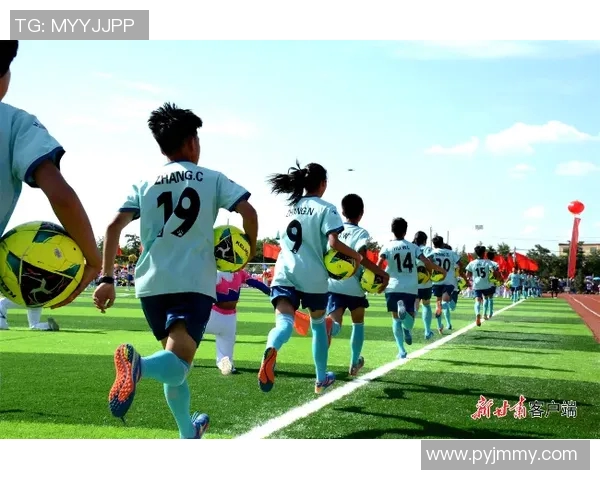 《追梦绿茵场:一位足球天才从街头到世界舞台的奋斗历程》 《追梦绿茵场:一位足球天才从街头到世界舞台的奋斗历程》