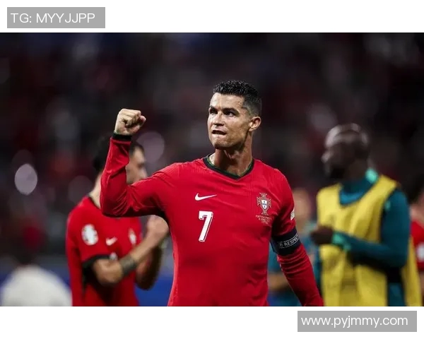 为足球巨星加油助力 点燃激情共迎荣耀时刻 为足球巨星加油助力 点燃激情共迎荣耀时刻