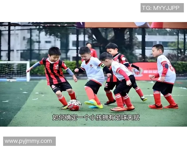 小男孩踢足球被球星发现天赋引起关注未来有望成为职业球员 小男孩踢足球被球星发现天赋引起关注未来有望成为职业球员